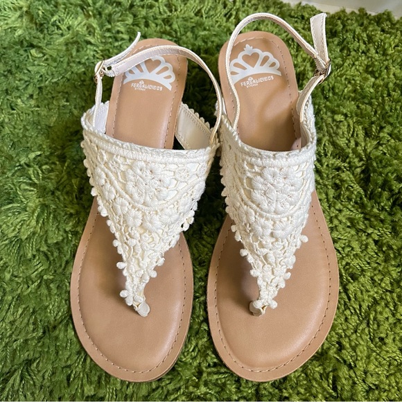 Fergalicious Women's Calmly Wedge Sandal color Cream Crotchet size 8 - Picture 4 of 11